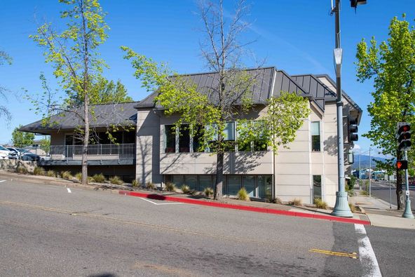 1388 Court St, Redding, CA 96001